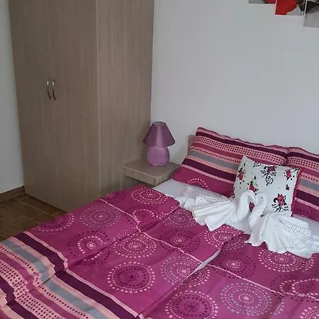 Rose Pula